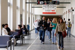 Photo of students in hallway june 09